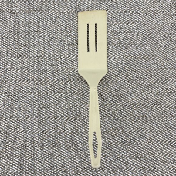 Other - Vintage King Kraft LONG Blade Beige Nylon‎ Plastic 2 Slot Spatula Heat Resistant
